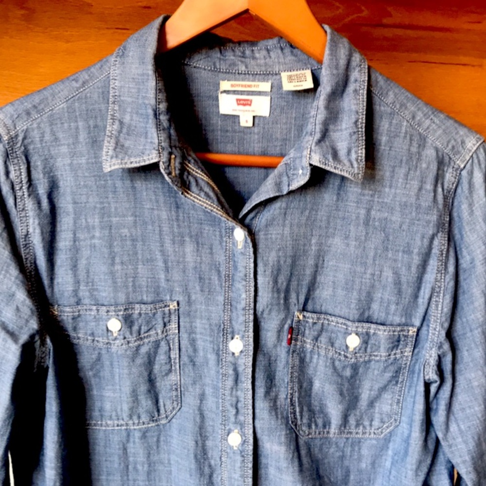 Levi’s Boyfriend Fit Button-up Shirt - Picture 13 of 13